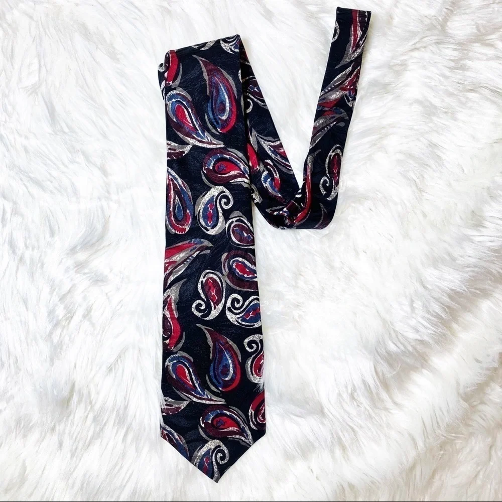 BLOOMINGDALES 100%‎ Italian Silk Vintage Red & Black Paisley Neck Tie